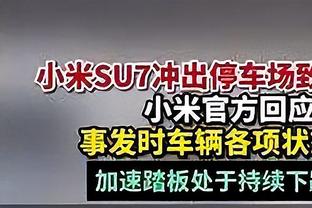 塞克斯顿突破肘倒字母哥后俯视嘲讽 比斯利报复推人引冲突 各吃1T